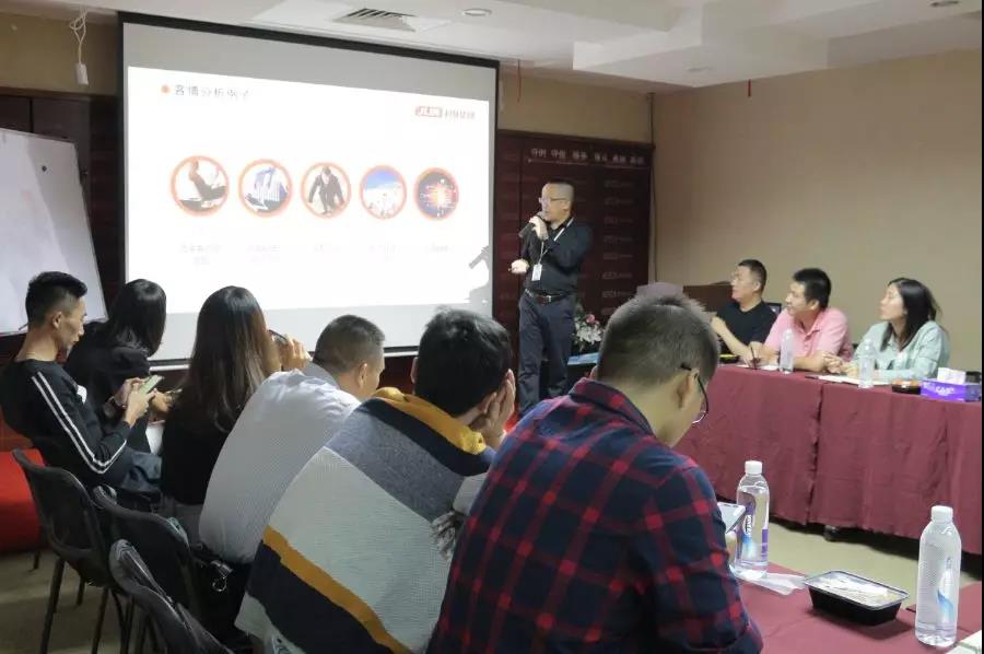 君林集團(tuán)資深顧問顧軍講解客戶服務(wù)體系 君林集團(tuán)資深顧問顧軍講解客戶服務(wù)體系