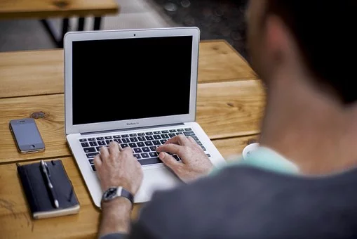 個人申請商標與公司注冊商標有區(qū)別嗎? 個人申請商標與公司注冊商標有區(qū)別嗎?