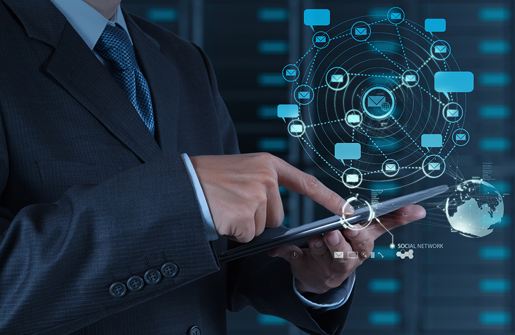 千庫(kù)網(wǎng)_科技商人使用平板電腦顯示互聯(lián)網(wǎng)和社會(huì)網(wǎng)絡(luò)_攝影圖編號(hào)291966 千庫(kù)網(wǎng)_科技商人使用平板電腦顯示互聯(lián)網(wǎng)和社會(huì)網(wǎng)絡(luò)_攝影圖編號(hào)291966