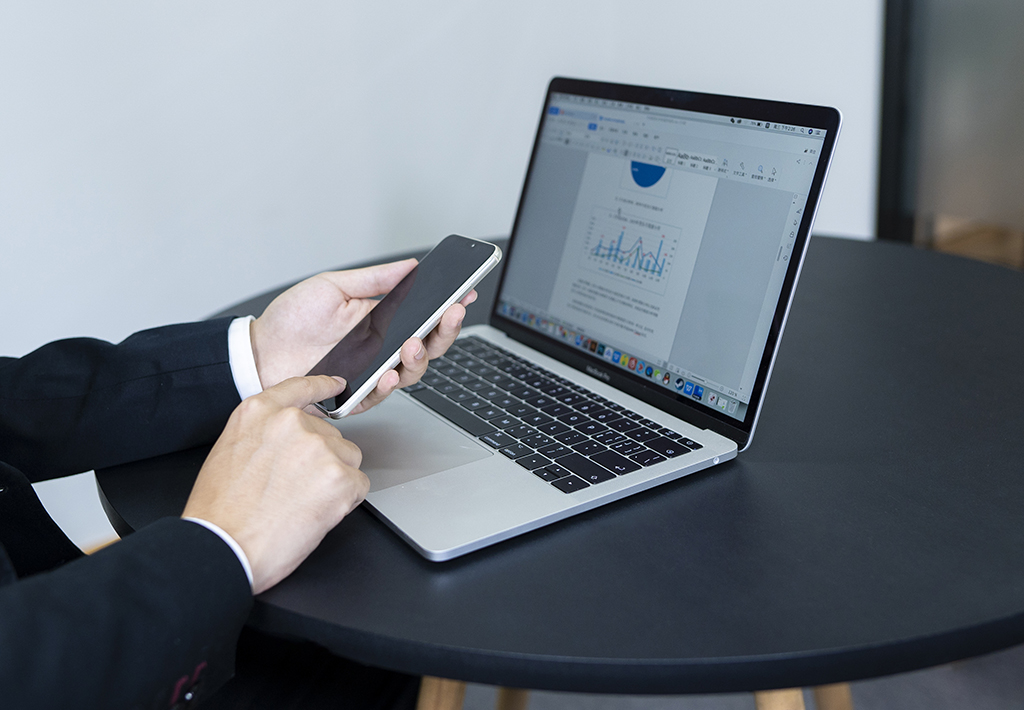 千庫網(wǎng)_商務(wù)辦公白領(lǐng)查閱資料攝影圖_攝影圖編號(hào)80096 千庫網(wǎng)_商務(wù)辦公白領(lǐng)查閱資料攝影圖_攝影圖編號(hào)80096