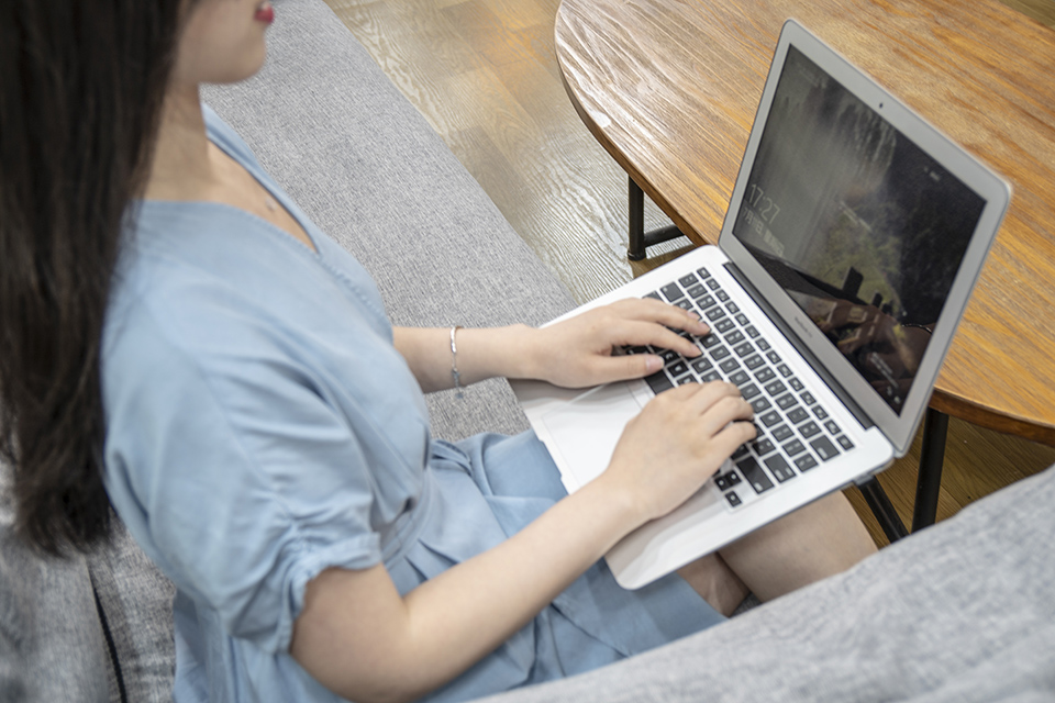 千庫網(wǎng)_美女商務(wù)休閑辦公攝影圖_攝影圖編號(hào)66468 千庫網(wǎng)_美女商務(wù)休閑辦公攝影圖_攝影圖編號(hào)66468