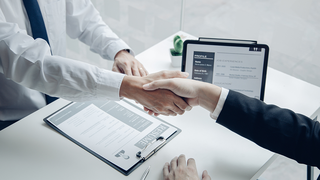 注冊香港投資公司控股內(nèi)地企業(yè)，香港控股內(nèi)地公司怎么樣